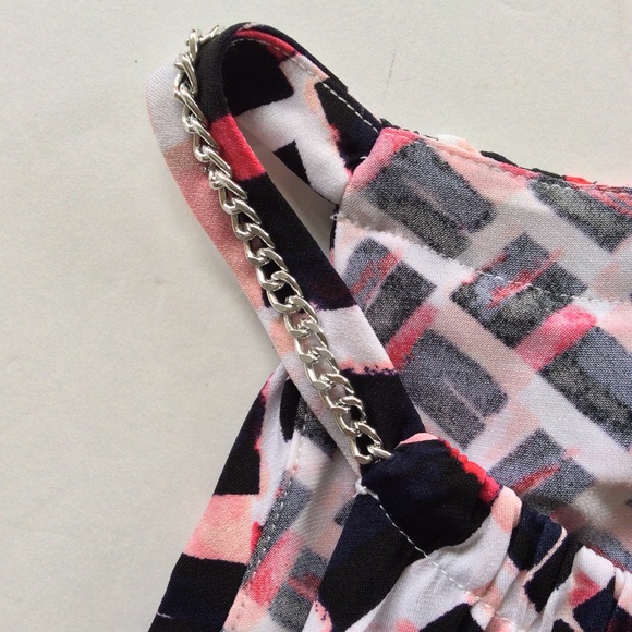 WHITE HOUSE BLACK MARKET SLEEVELESS  LAYERED PRINTED TOP SIZE XS - Picture 10 of 12